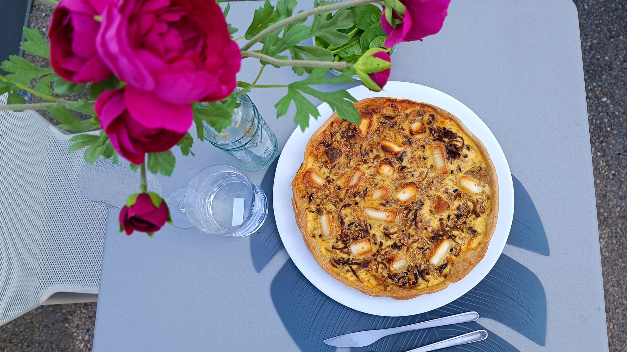 Recette Tarte chèvre miel, oignons et sésame !