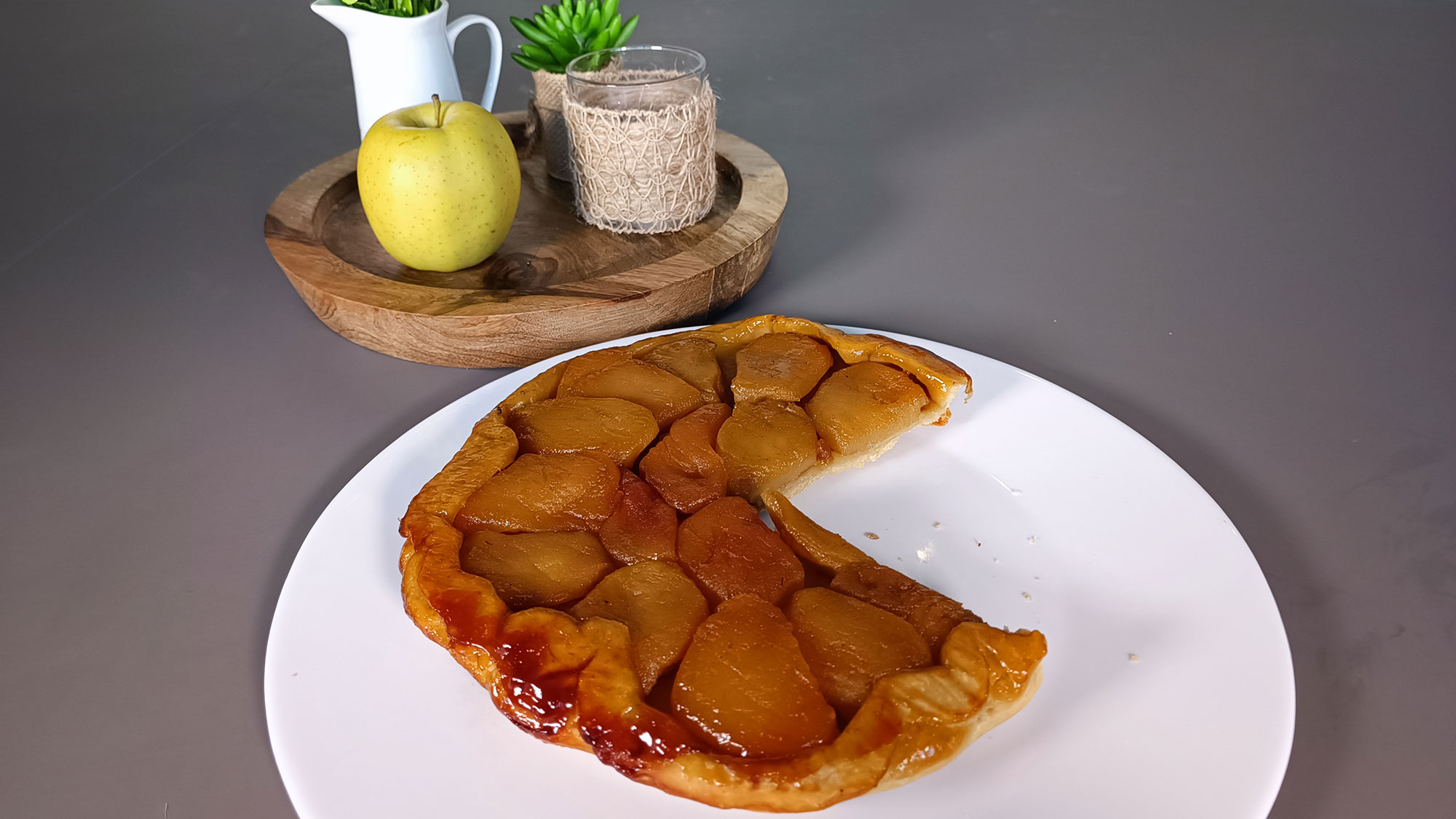 Recette Tarte aux pommes, boule de vanille et chantilly !