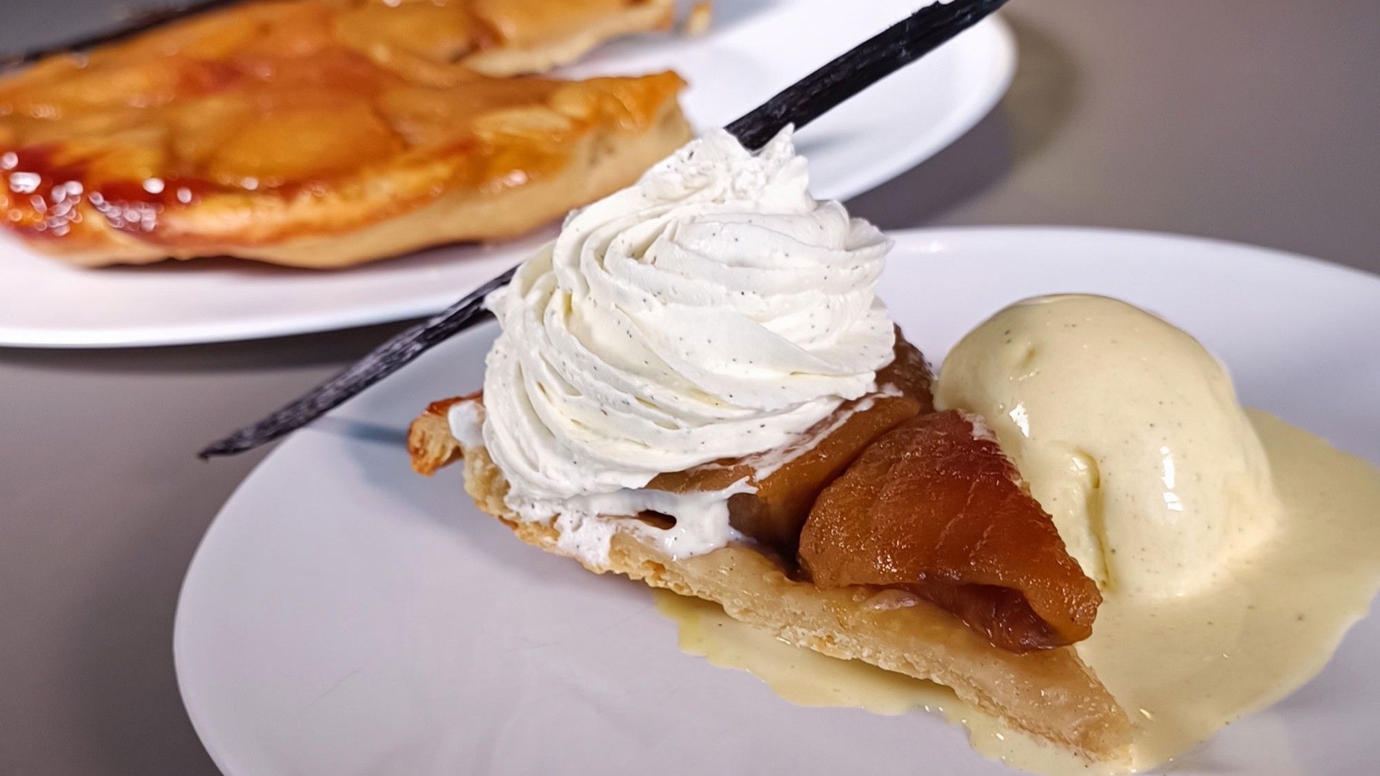 Recette Tarte aux pommes, boule de vanille et chantilly !
